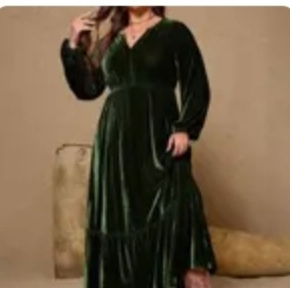 Elegant Women's Velvet Maxi Dress in Deep Green 3X